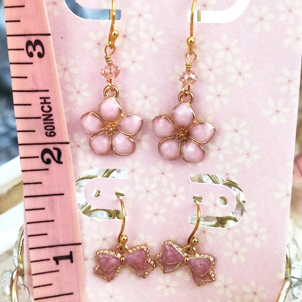 New 2 pairs of pink earrings.